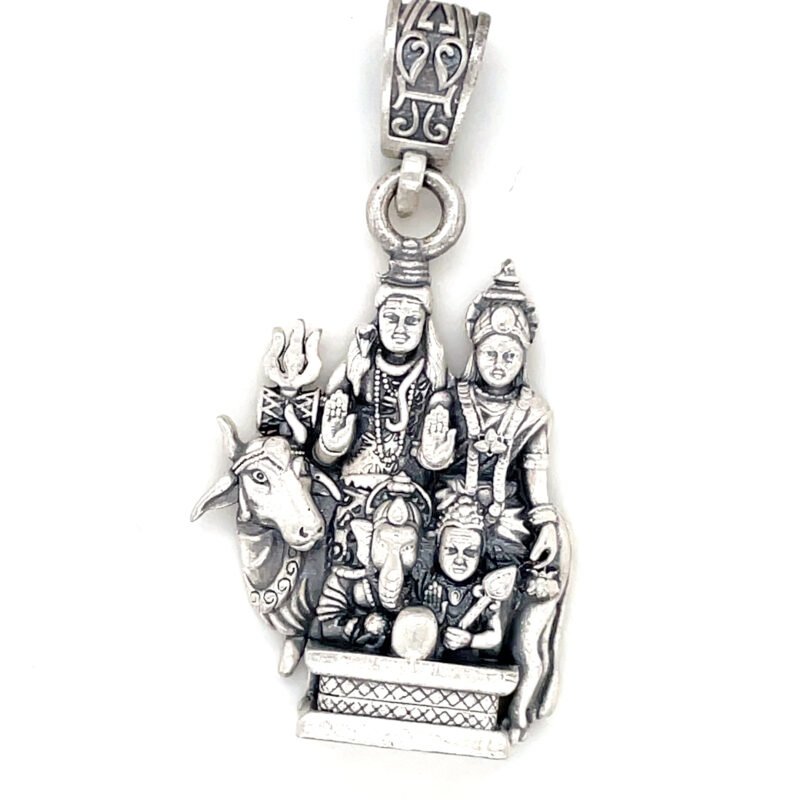 UN-0698_wvodyz0piyn_2025-06-11-19-40-52 3